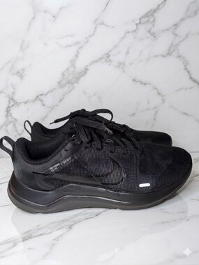 NWT Nike Downshifter 12 Road Running Shoes Black Dark Smoke Grey Women's 7.5
